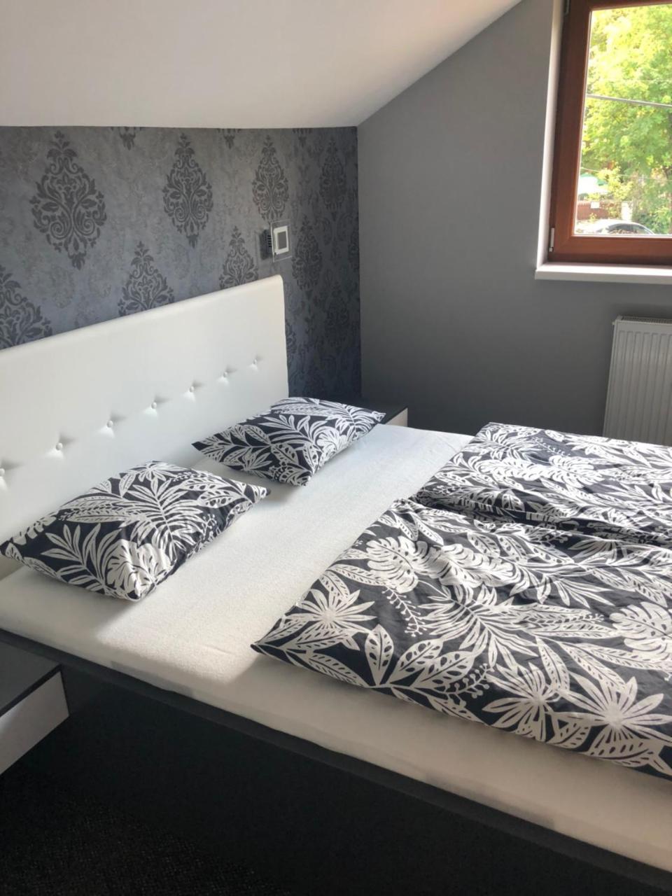 Tardosi Vendeghaz Hotel Мисколк Екстериор снимка