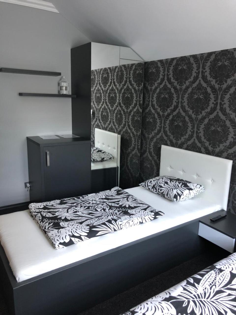 Tardosi Vendeghaz Hotel Мисколк Екстериор снимка