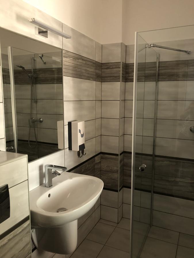 Tardosi Vendeghaz Hotel Мисколк Екстериор снимка